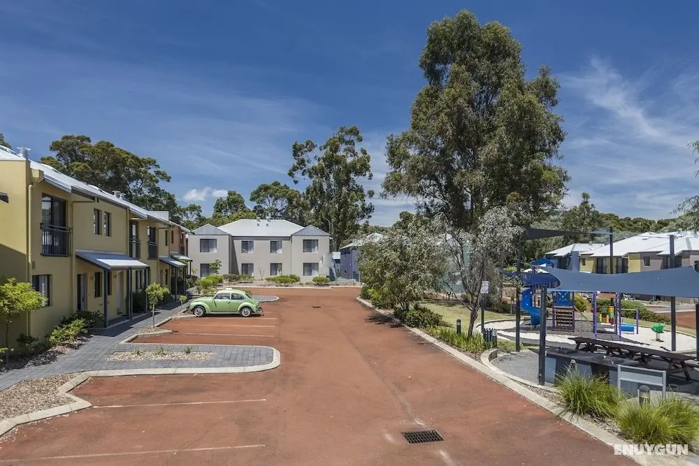 Leeuwin Apartments - Otopark