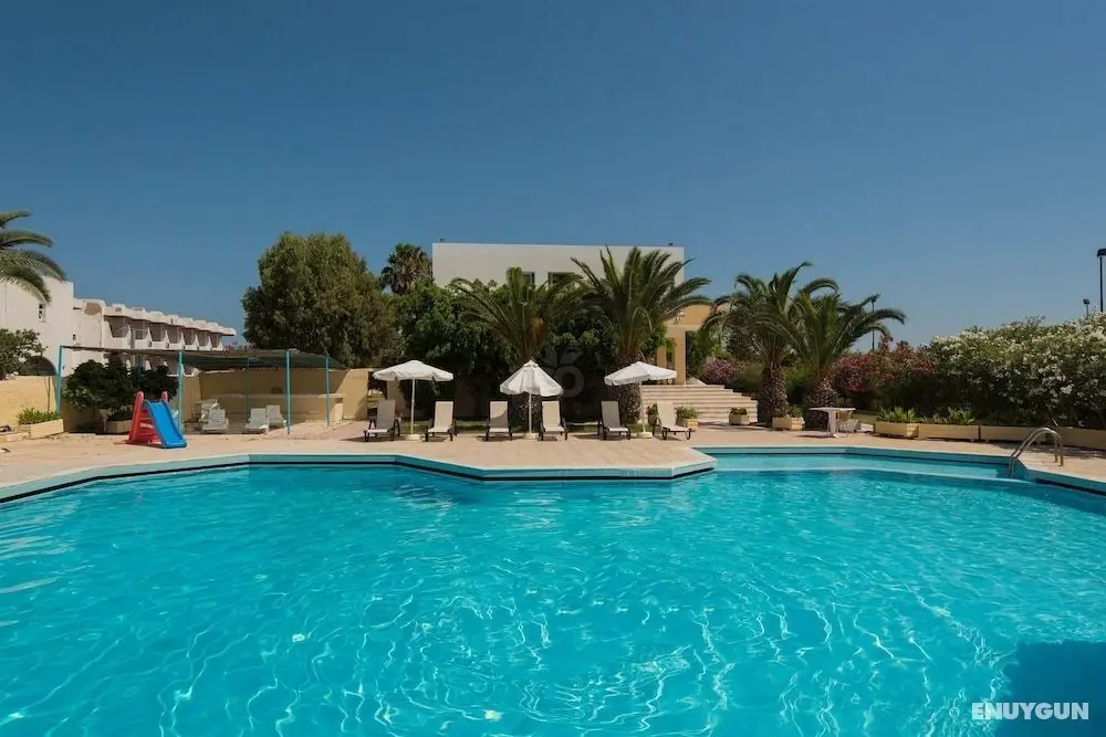 Leonidas Hotel and Studios - Havuz