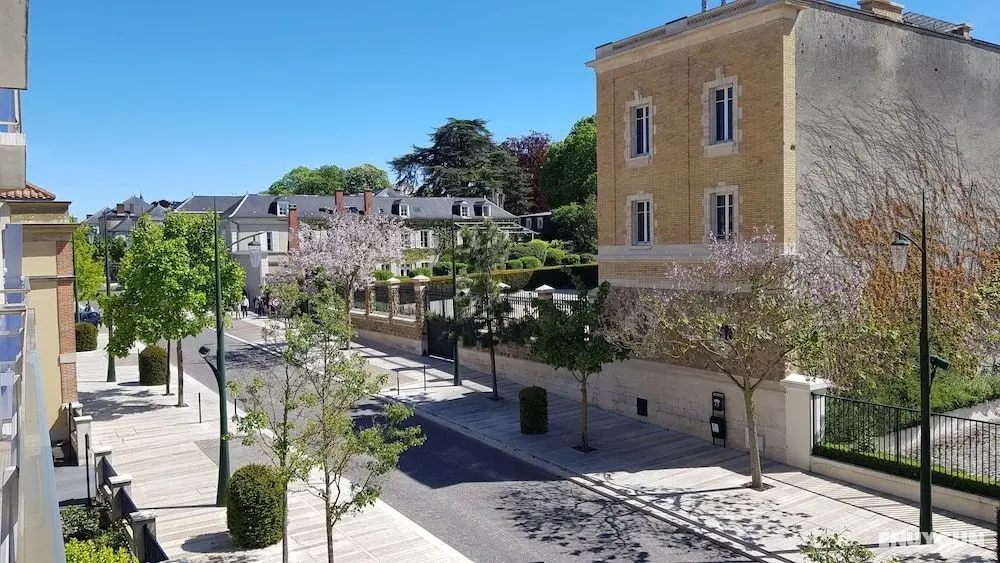 L'épopée de L'avenue - Avenue de Champagne Epernay - Dış Mekan