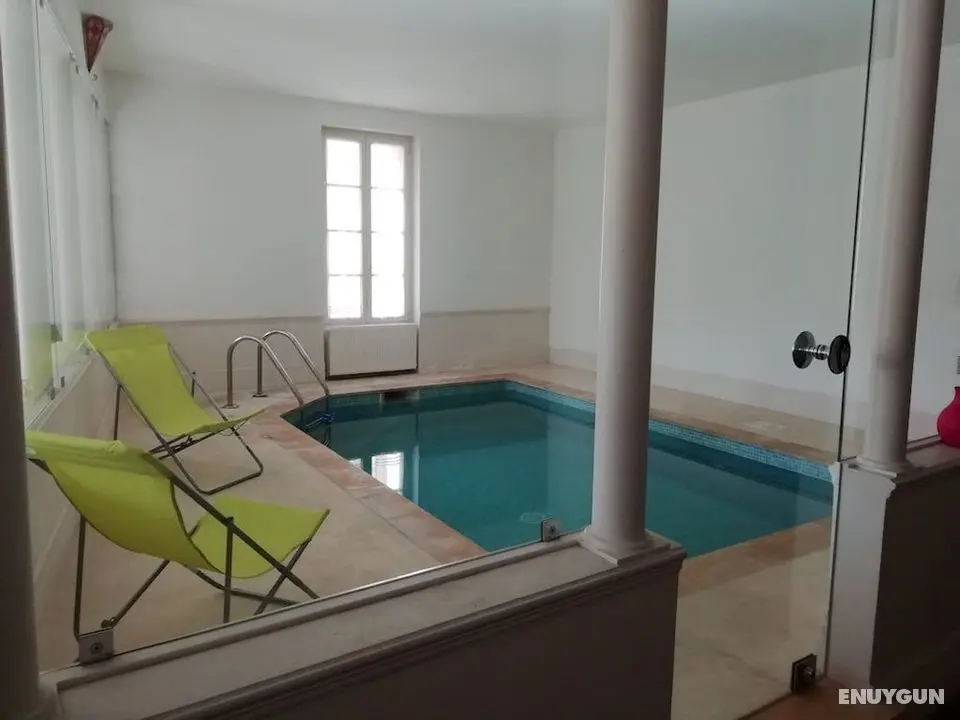 Les Colonnades - Öne Çıkan Resim