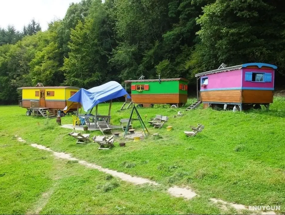 Les Roulottes à la Ferme du Magny-Robert - Öne Çıkan Resim