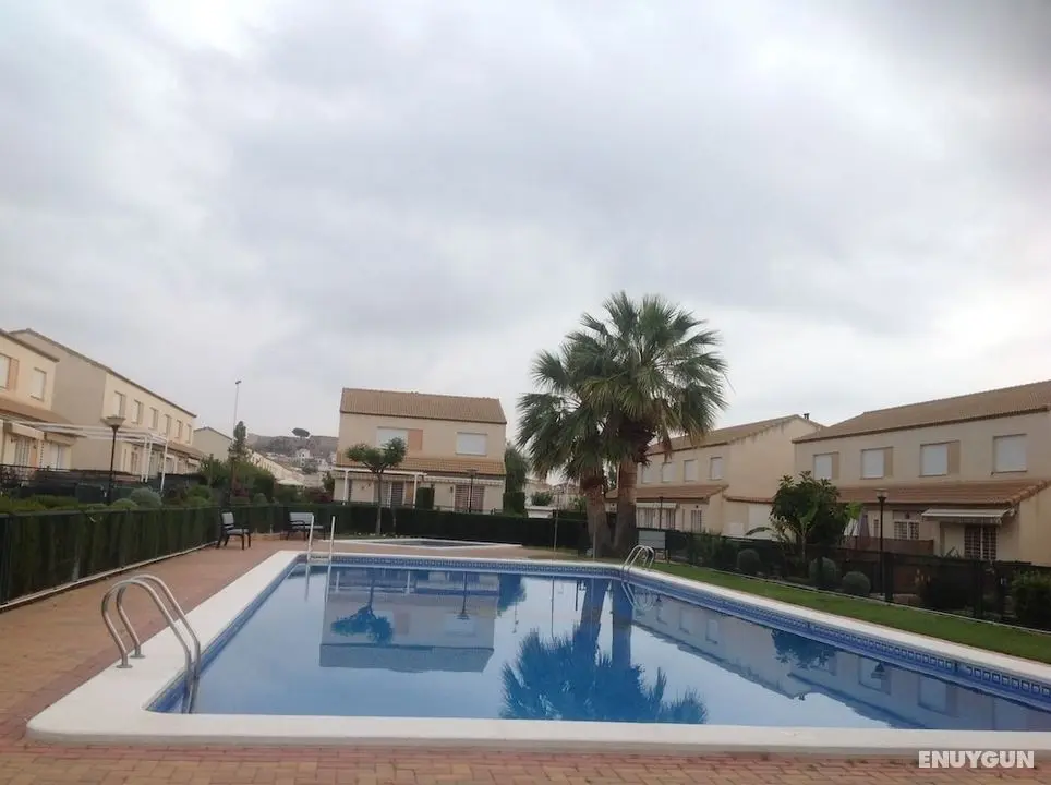 LET 4 U Nova Oropesa III - Öne Çıkan Resim
