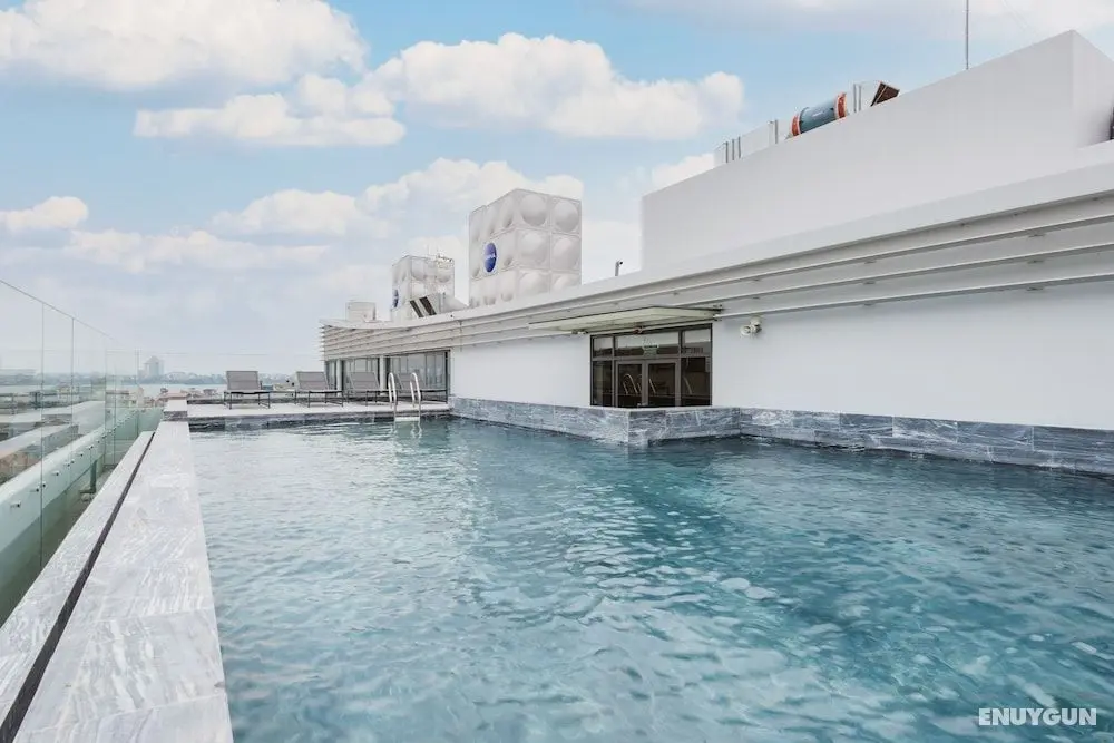 Lexington Apartments - Westlake - Havuz