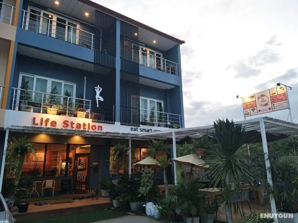 Life Station - Hostel - Öne Çıkan Resim