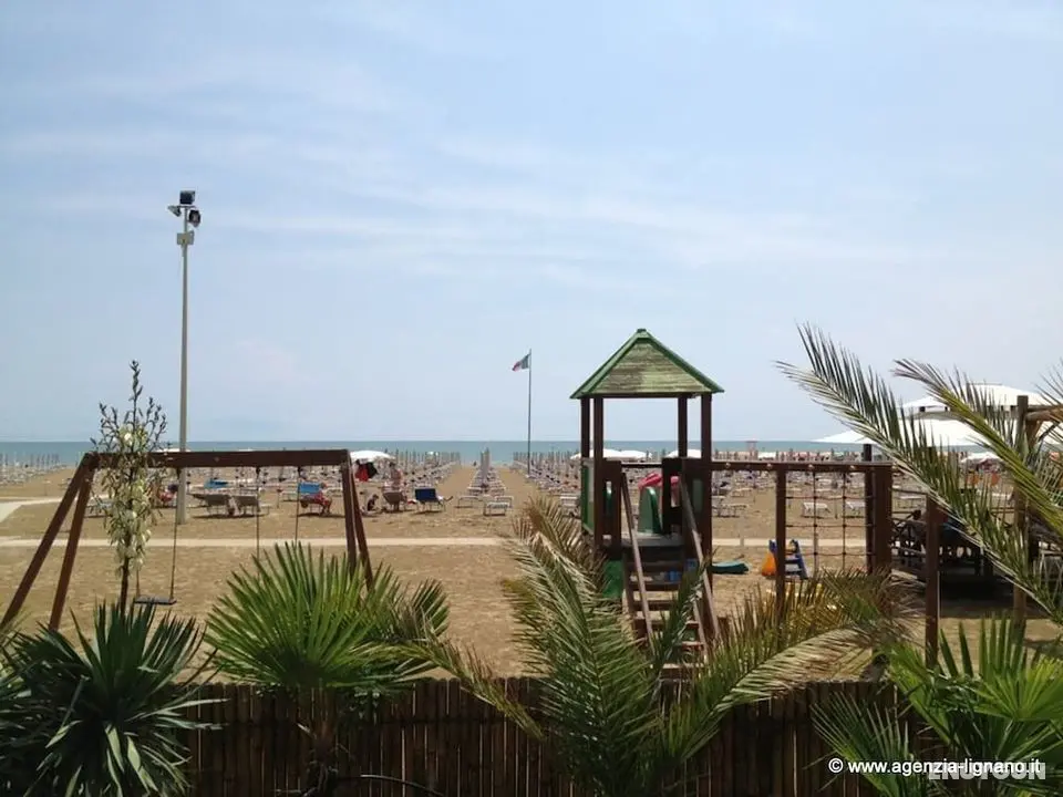 Lignano Riviera con 3 camere e giardino - Plaj