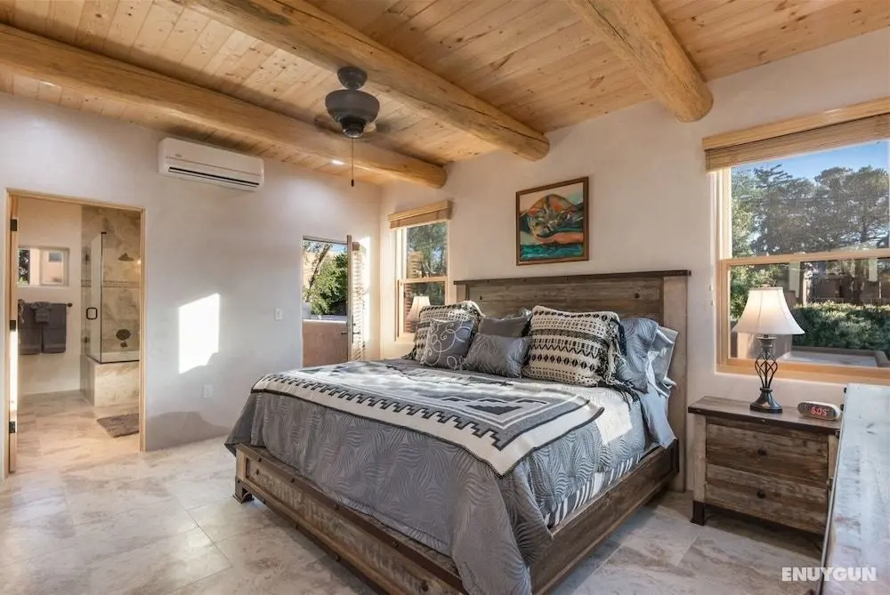 Linda - Stunning Contemporary Home, Walk to The Plaza - Oda