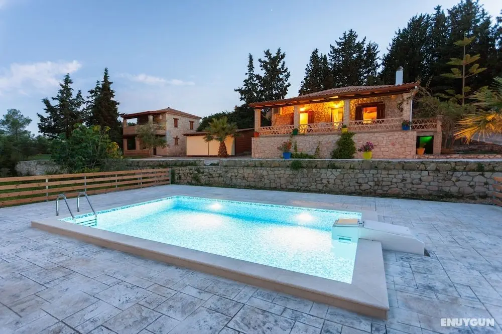 Liuba Houses - Öne Çıkan Resim