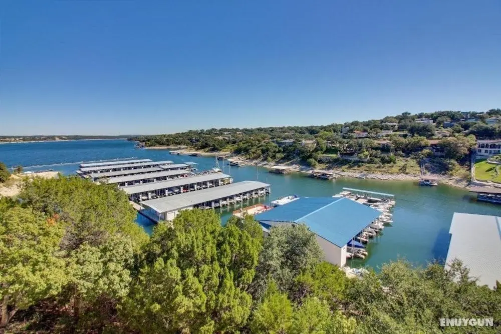 THE Living Local Lakeway Cove on Lake Travis - Oda