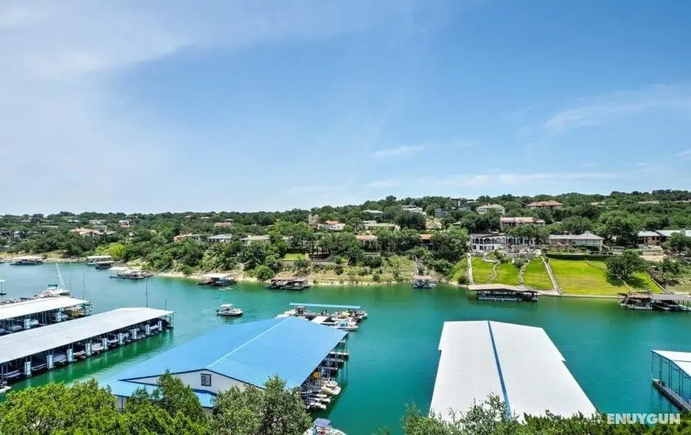 THE Living Local Lakeway Cove on Lake Travis - Oda