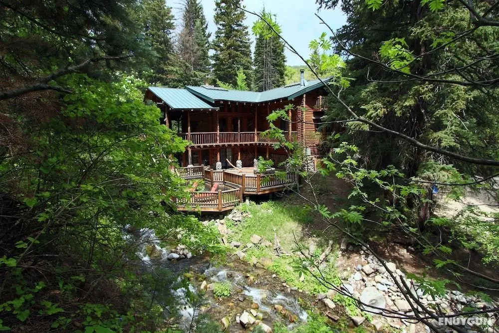 Log Cabin on the Stream - Öne Çıkan Resim