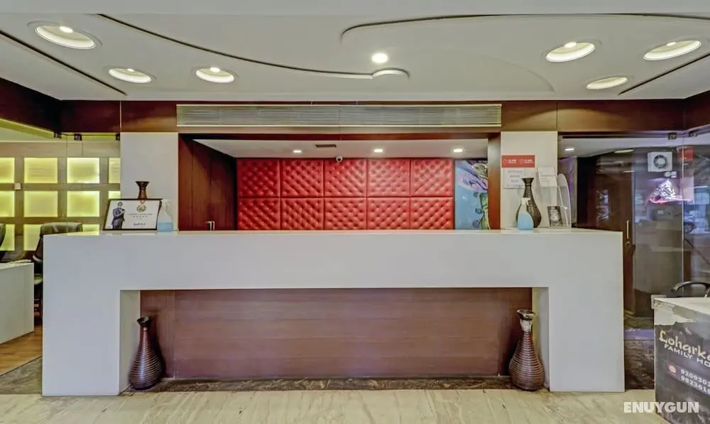 LOHARKAR FAMILY HOTEL L A ROOMS - Lobi
