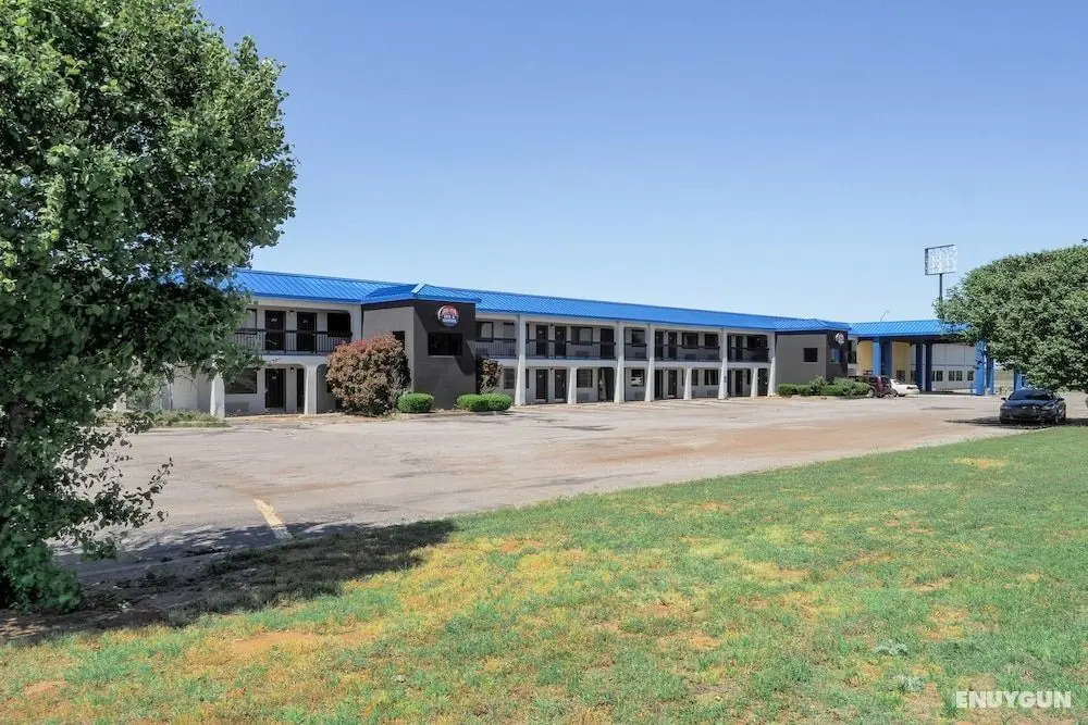 Lonestar Inn & Suites, Erick OK – Hwy 40 BY OYO - Dış Mekan