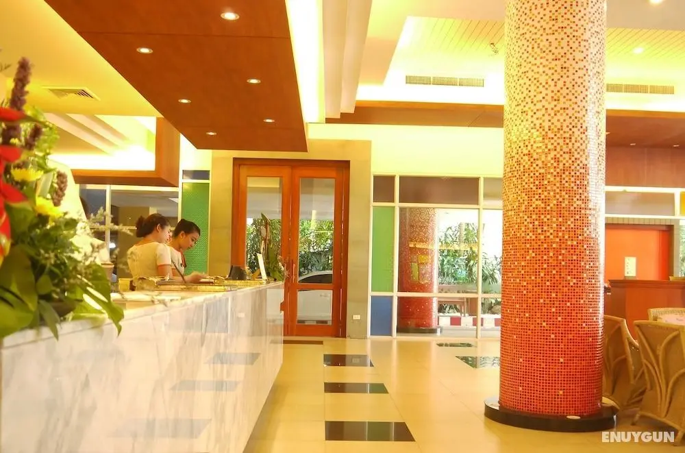 Long Beach Cha-Am Hotel - Lobi