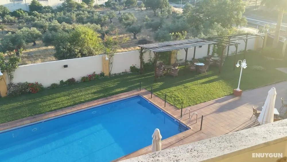 Hotel Los Barruecos - Havuz