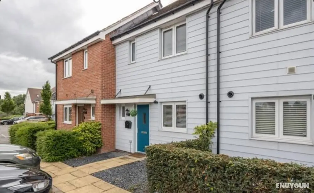 Lovely 2-bed House With 2 Bathrooms in Dartford - Dış Mekan