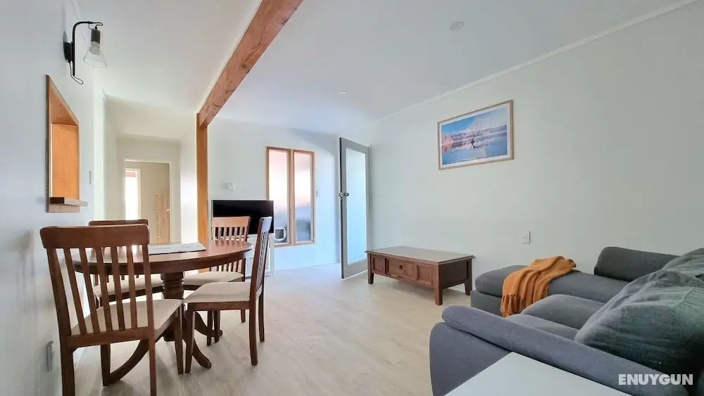 Lovely 2- Bedroom Unit with Free Parking - Öne Çıkan Resim