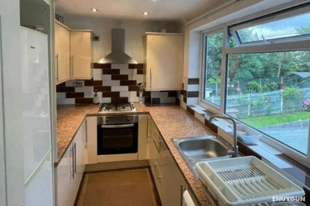 Lovely 4-bed Apartment in Harrow - Öne Çıkan Resim