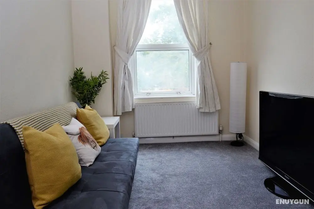 Lovely 4-Bedroom Home in Woodcote Fold - Öne Çıkan Resim