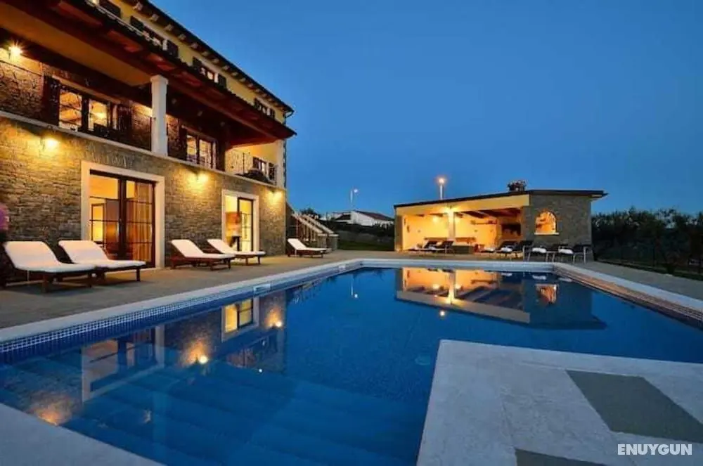 Lovely 5-bed Villa in Buzet - Havuz