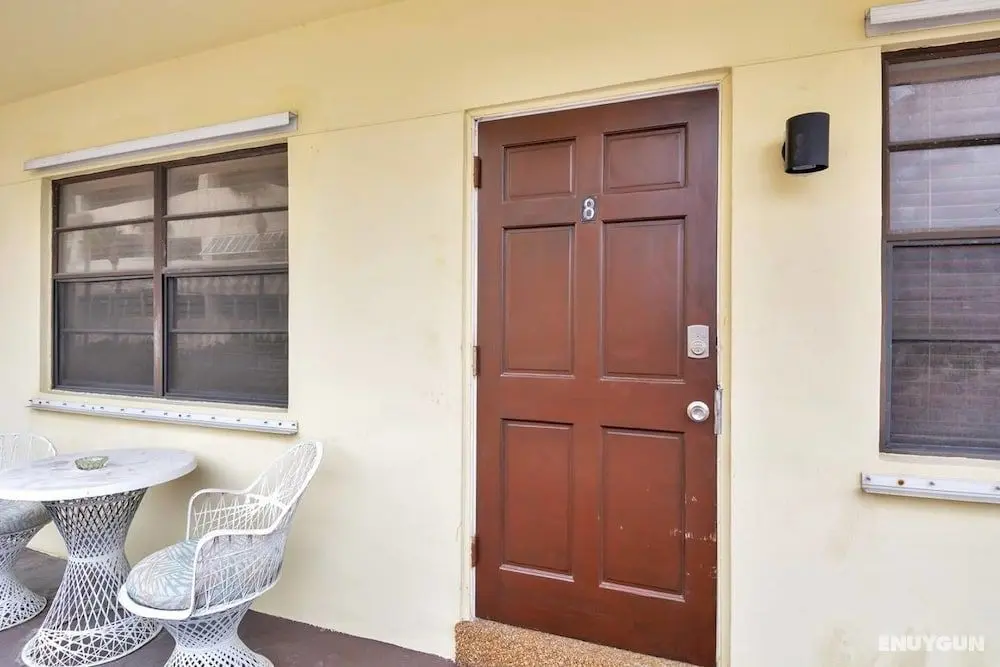 Lovely Apt, Hollywood Beach, 1/2 Block From Ocean! - Lobi