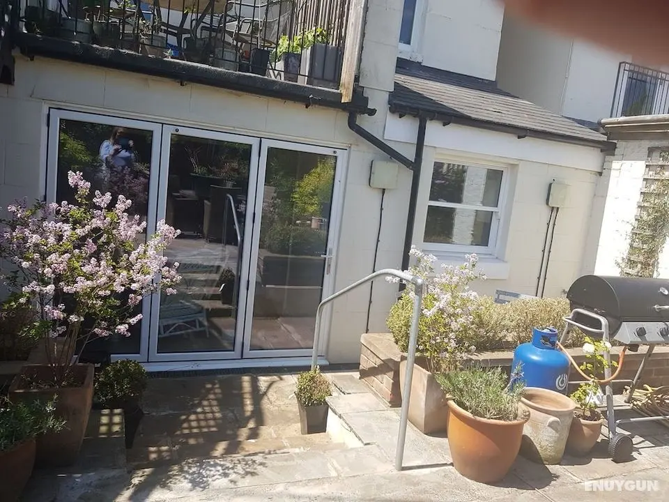 Lovely Large Garden Flat - Öne Çıkan Resim