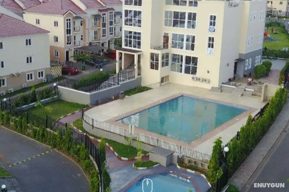 Lovely One-bed Apartment Located in Abuja - Havuz