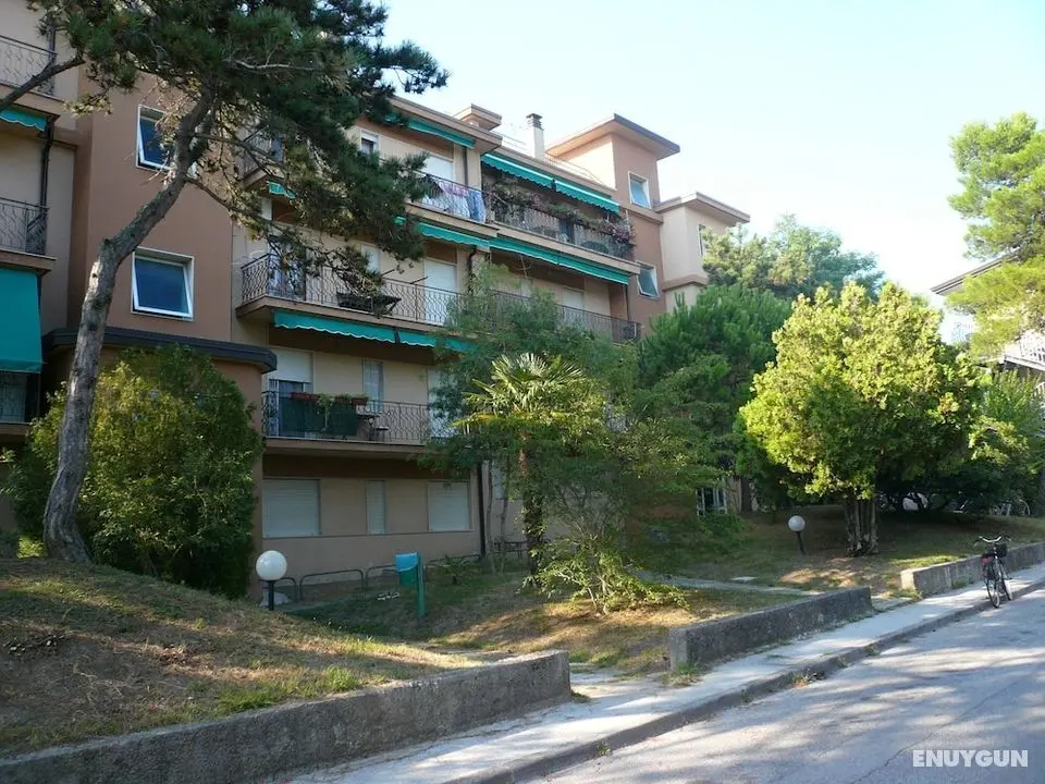 Lovely Renovated Flat Immersed in the Green of the Pineta by Beahost Rentals - Dış Mekan