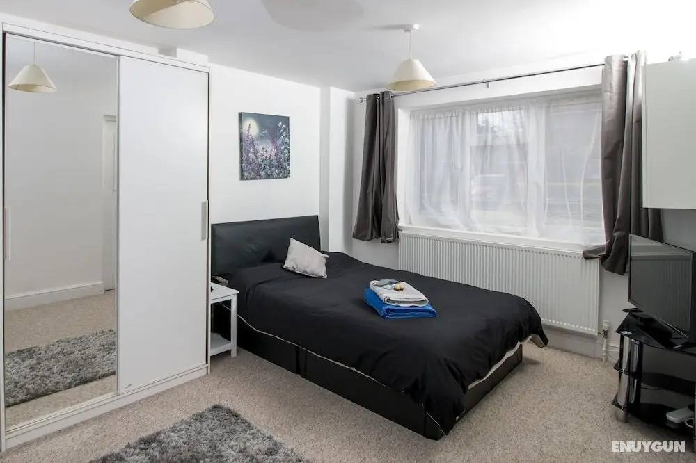 Lovely Rooms in a Quiet Place of Woking - Öne Çıkan Resim