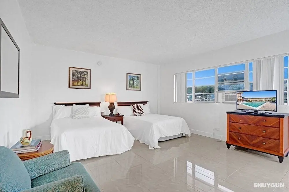 Lovely Studio /1bath , Hallandale Beach, Walk to the Beach! Outdoor Pool & Free Parking! - Öne Çıkan Resim