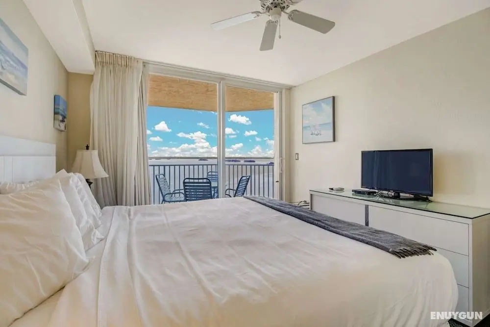 Lovers Key Resort 802 - Oda