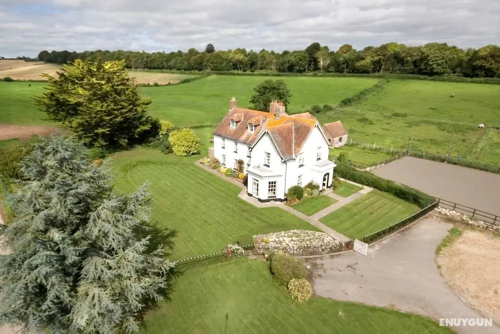 Lower Bryanston Farm - Öne Çıkan Resim