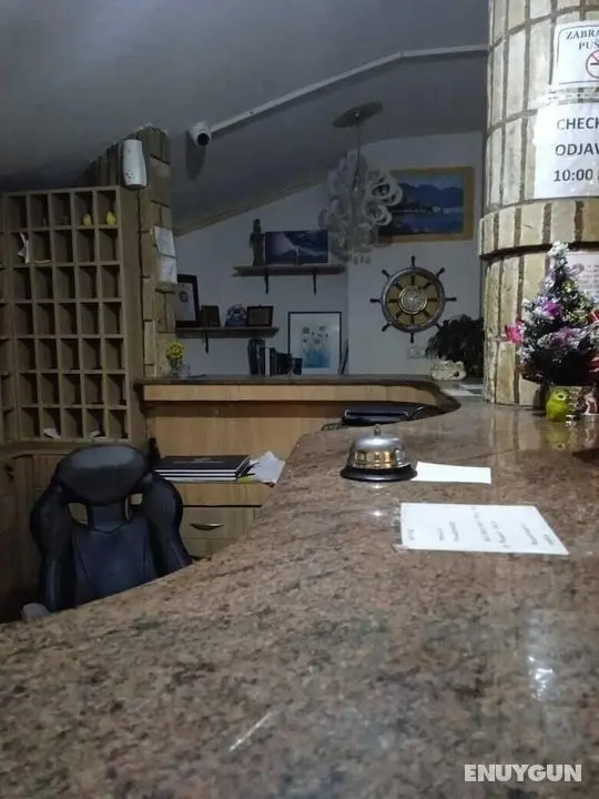 Luka Hotel Apart - Lobi