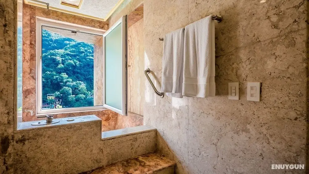 Luna Suite With two King Size Beds, With Walk out Terrace Overlooking the Beach - Öne Çıkan Resim
