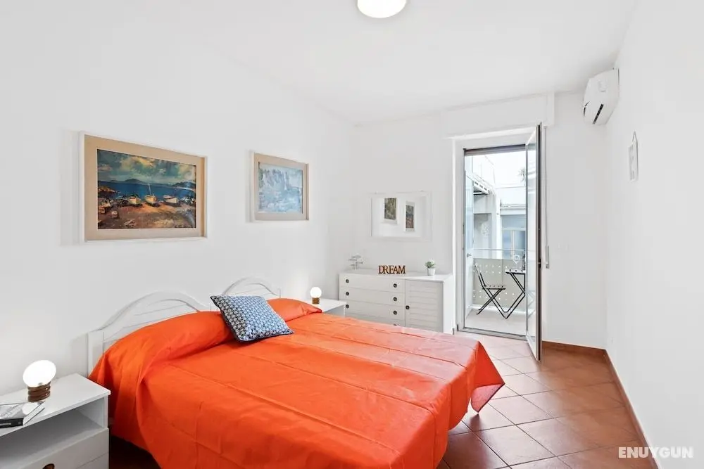 Lungomare Ciclopi Apartments With Balconies And Parking - Oda