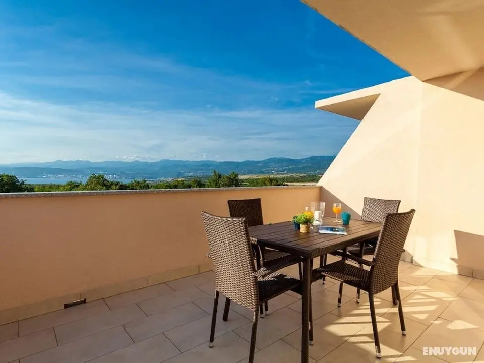 Lush Apartment in Omišalj Near Seabeach - Öne Çıkan Resim