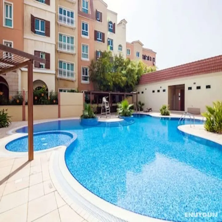 Lux BnB 1BD Discovery Gardens - Havuz