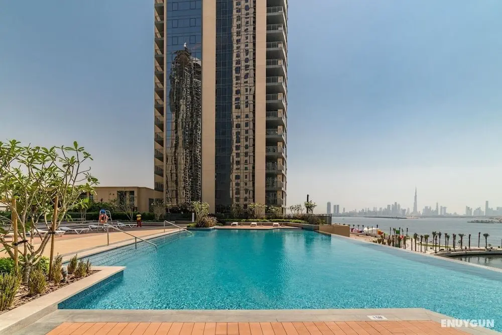 Lux BnB Dubai Creek Harbor - Havuz