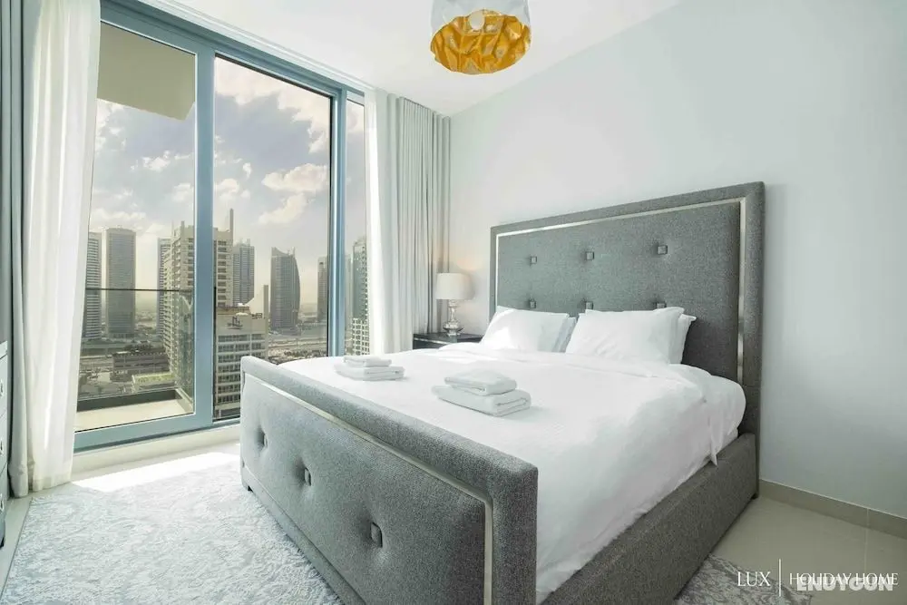 LUX Contemporary Suite View 7 - Oda