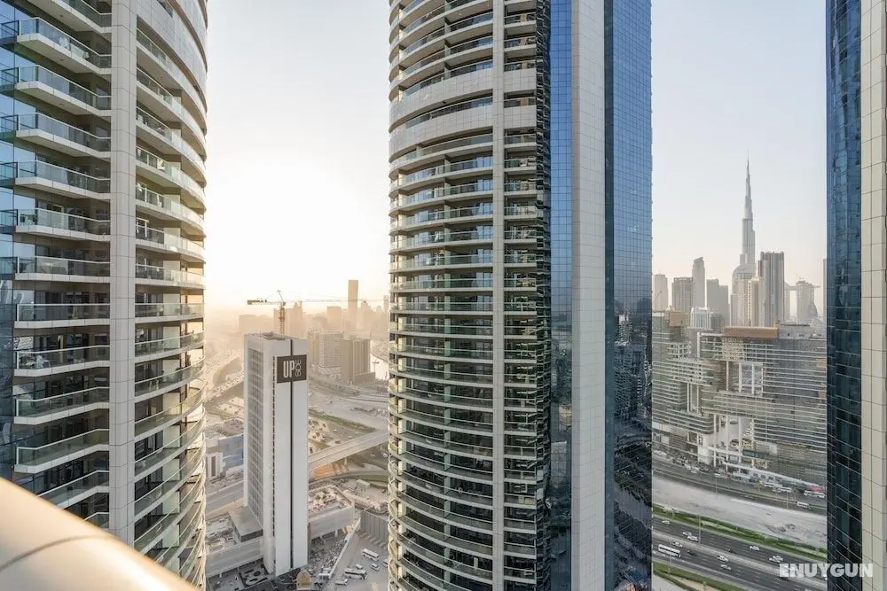 LuxBnB 2BR Paramount Towers Burj Views - Konum Öne Çıkanlar