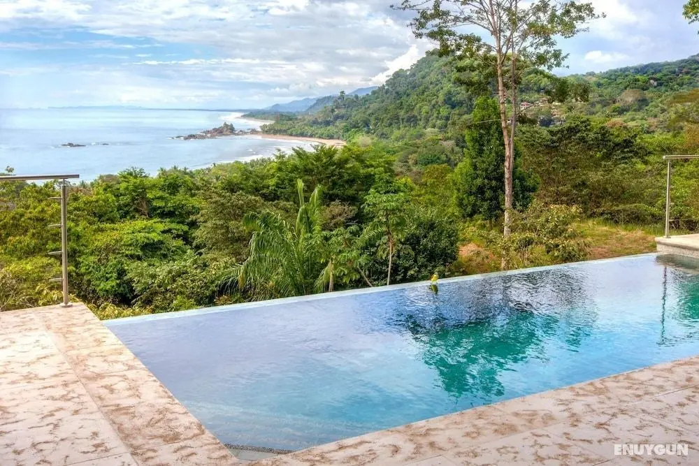 Luxe 4 Bdrm Villa w Epic Oceanview Infinity Pool - Oda