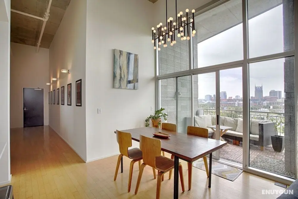 Luxe Downtown Penthouse with City Skyline Views - Öne Çıkan Resim