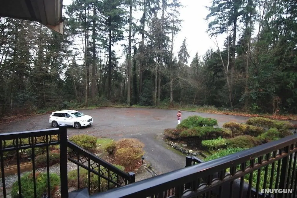 LUXE Retreat at 8050 Kaymar Dr. - Otopark