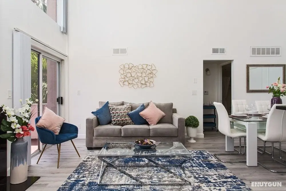 Luxurious 2BD & Den Hollywood Apartment - Öne Çıkan Resim