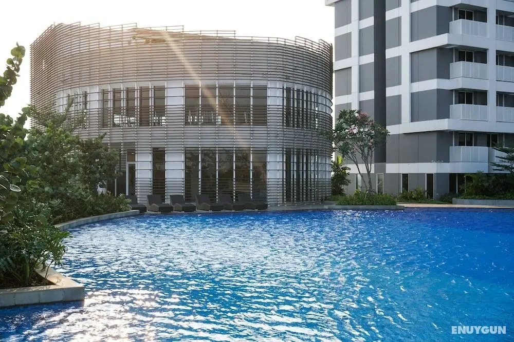 Luxurious 2BR at West Vista Apartment - Havuz
