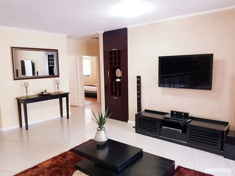 Luxurious Apartment in Century City - Öne Çıkan Resim