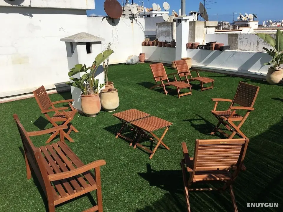Luxurious Apartment with Private Garden - Oda Düzeni