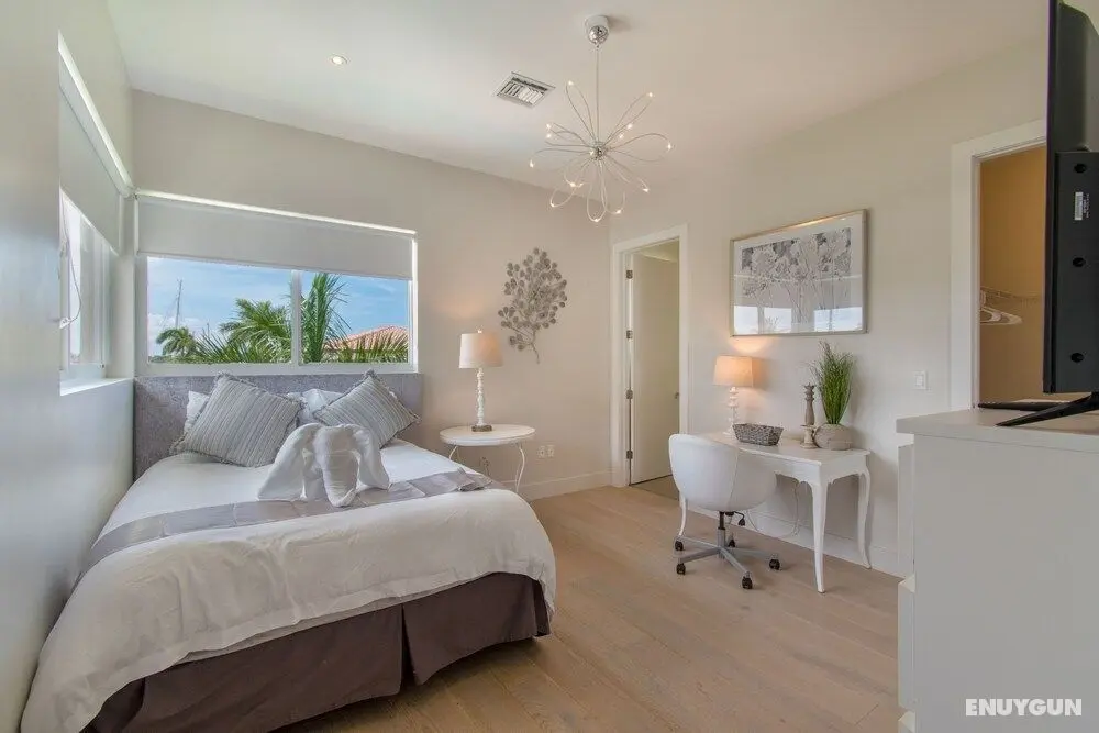 Luxurious Beach Retreat with Heated Pool & Basketball Court - Oda