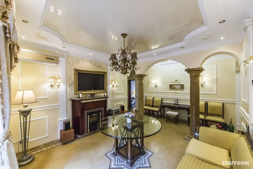 Luxurious Classic Apartment Bessarabka - Öne Çıkan Resim