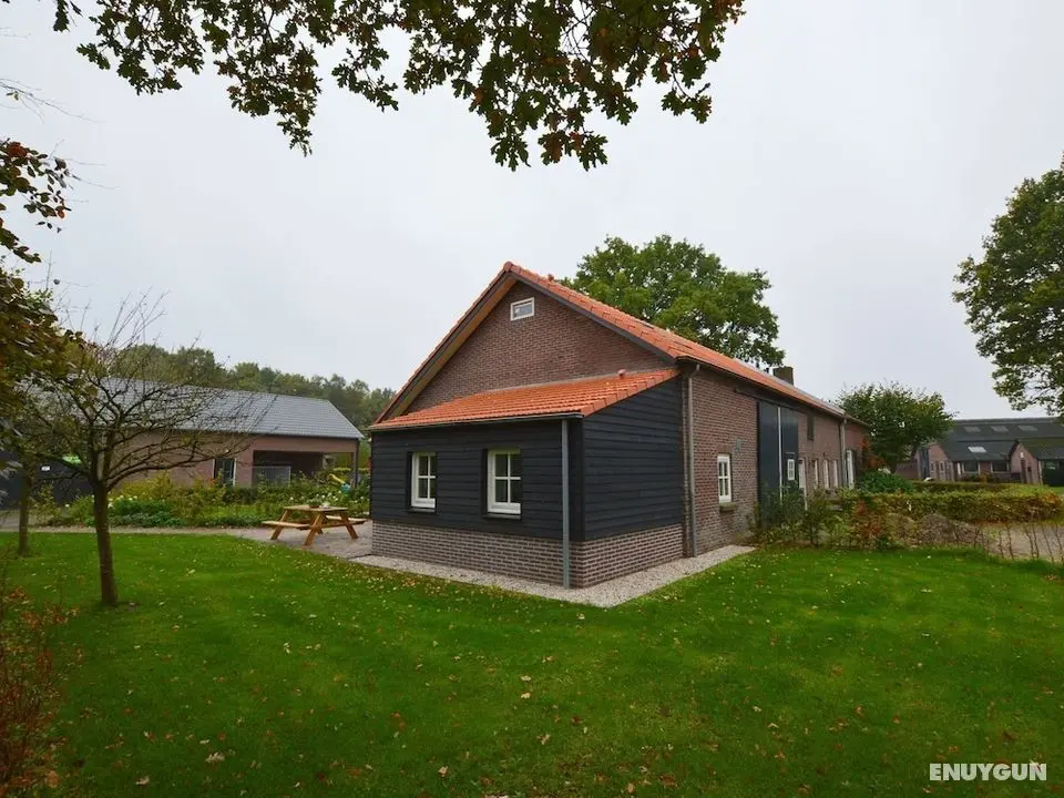 Luxurious Farmhouse in Zeeland With Private Garden - Dış Mekan