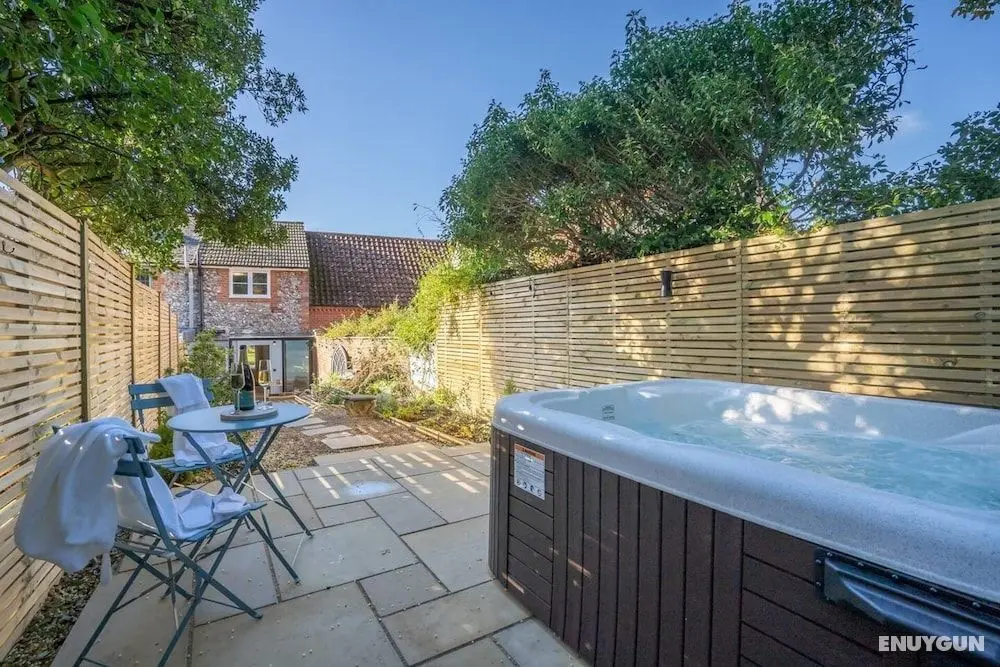 Luxury 1 bed Cottage With hot tub and log Burner - Öne Çıkan Resim